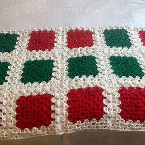 Vintage Granny Squares crocheted Afghan Blanket Bedspread Red and Green